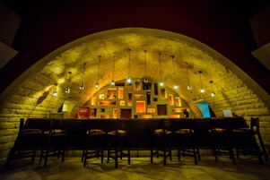 2 bares, salón en el lobby