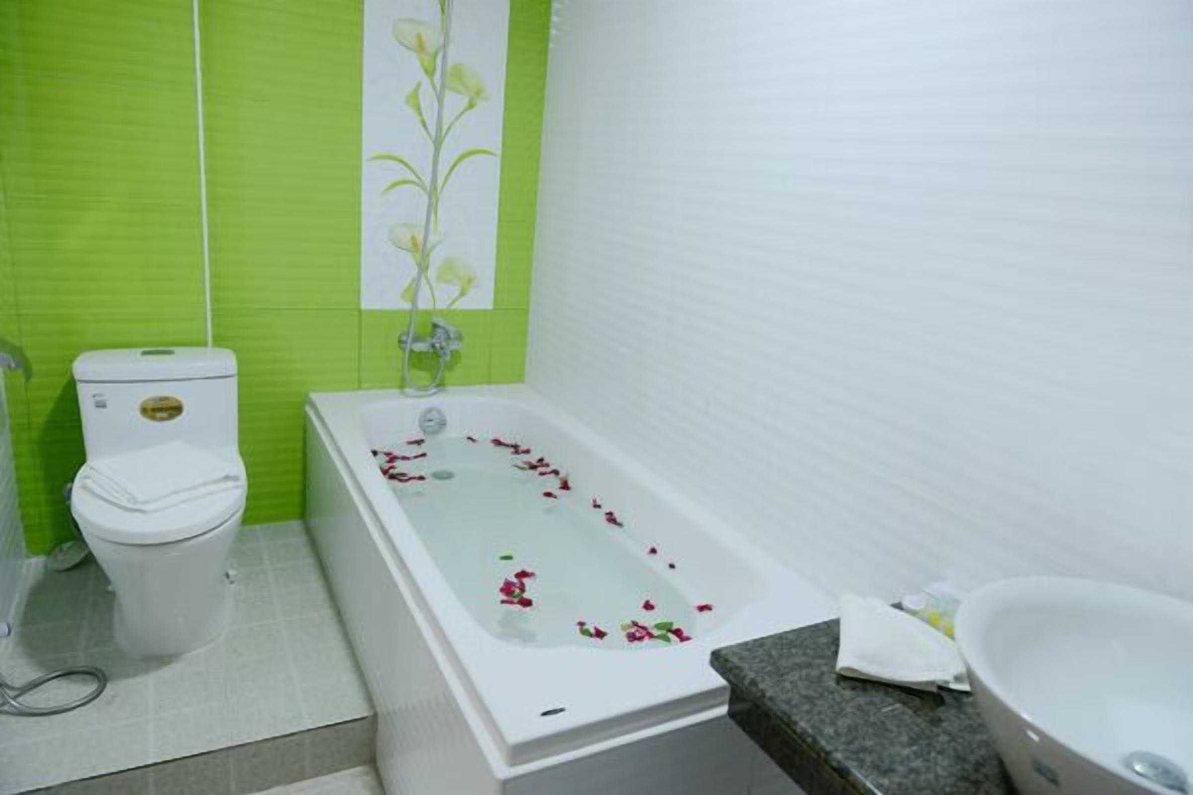 suite | bathroom | towels