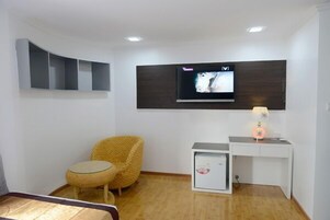 Superior Room | Minibar, in-room safe, desk, blackout drapes