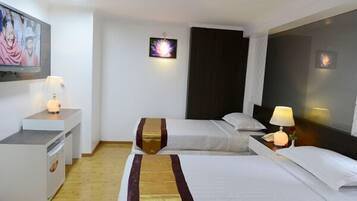 ห้องซูพีเรีย | มินิบาร์, ตู้นิรภัยในห้องพัก, โต๊ะทำงาน, ผ้าม่านกันแสง