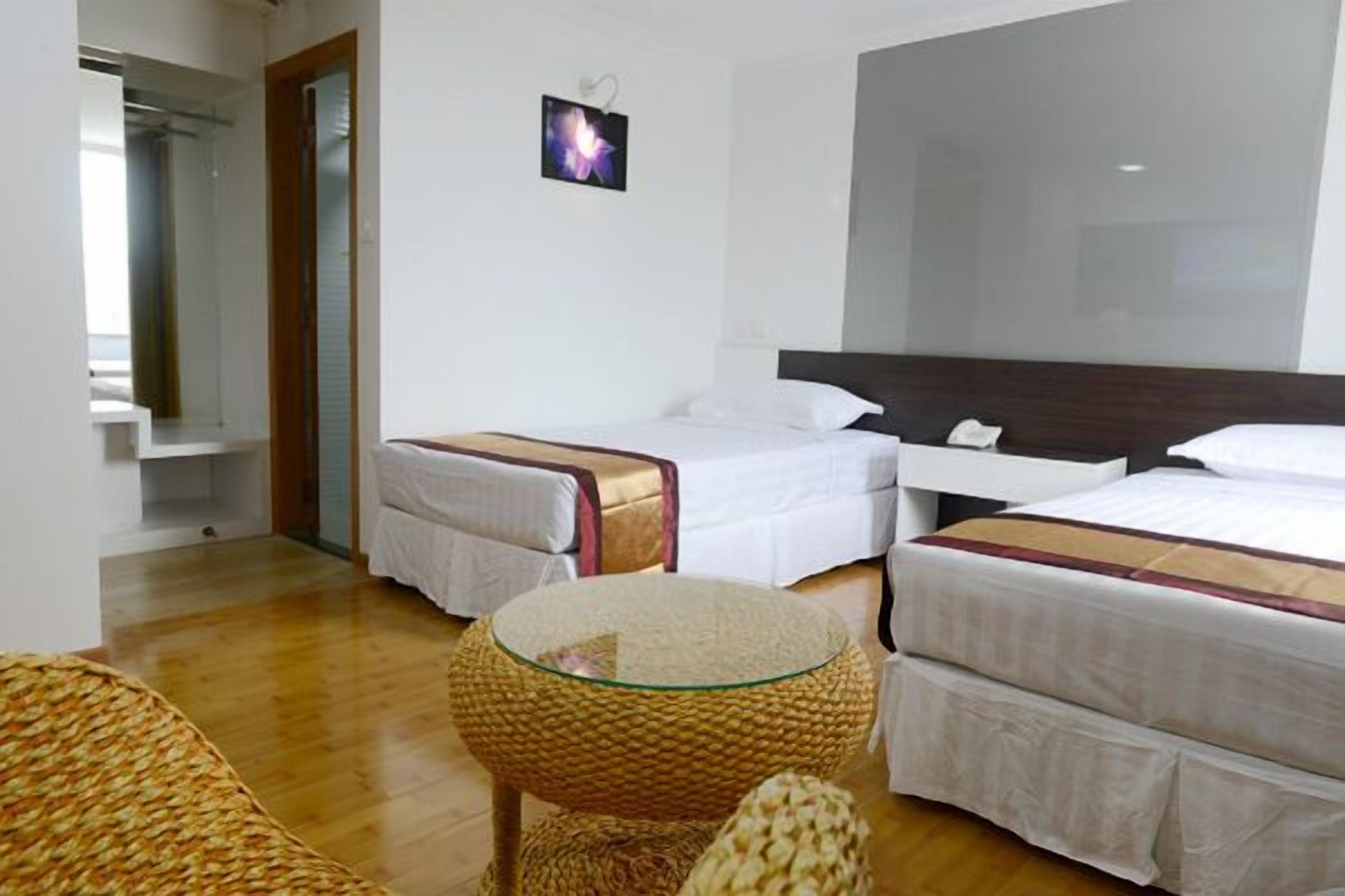 superior room | minibar, in-room safe, desk, blackout curtains