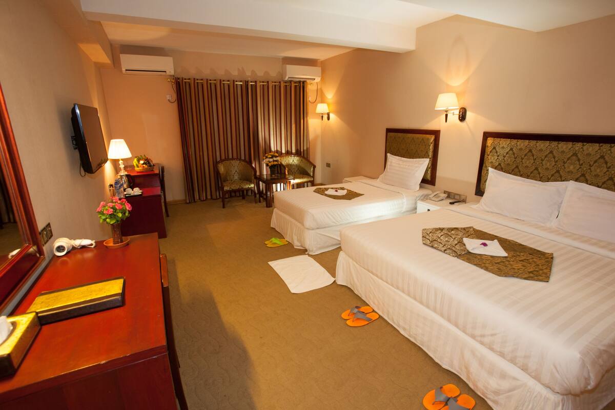 Family Room | Minibar, in-room safe, desk, blackout curtains