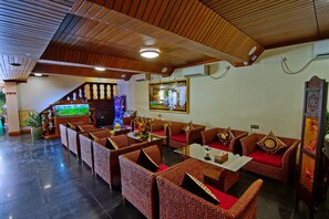 Lobby lounge - M3 Hotel (Mandalay)