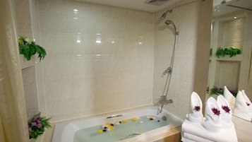 Dusche, kostenlose Toilettenartikel, Haartrockner, Hausschuhe