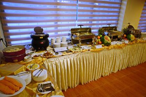Free daily buffet breakfast - M3 Hotel (Mandalay)