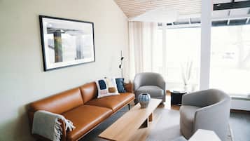 Design-Villa, 2 Schlafzimmer | Wohnbereich | Flachbildfernseher, Tischtennisplatte