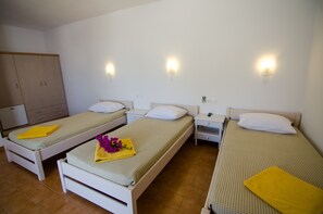 خزنة داخل الغرفة ومكواة/لوح كي وواي فاي مجانًا وملاءات أسرّة