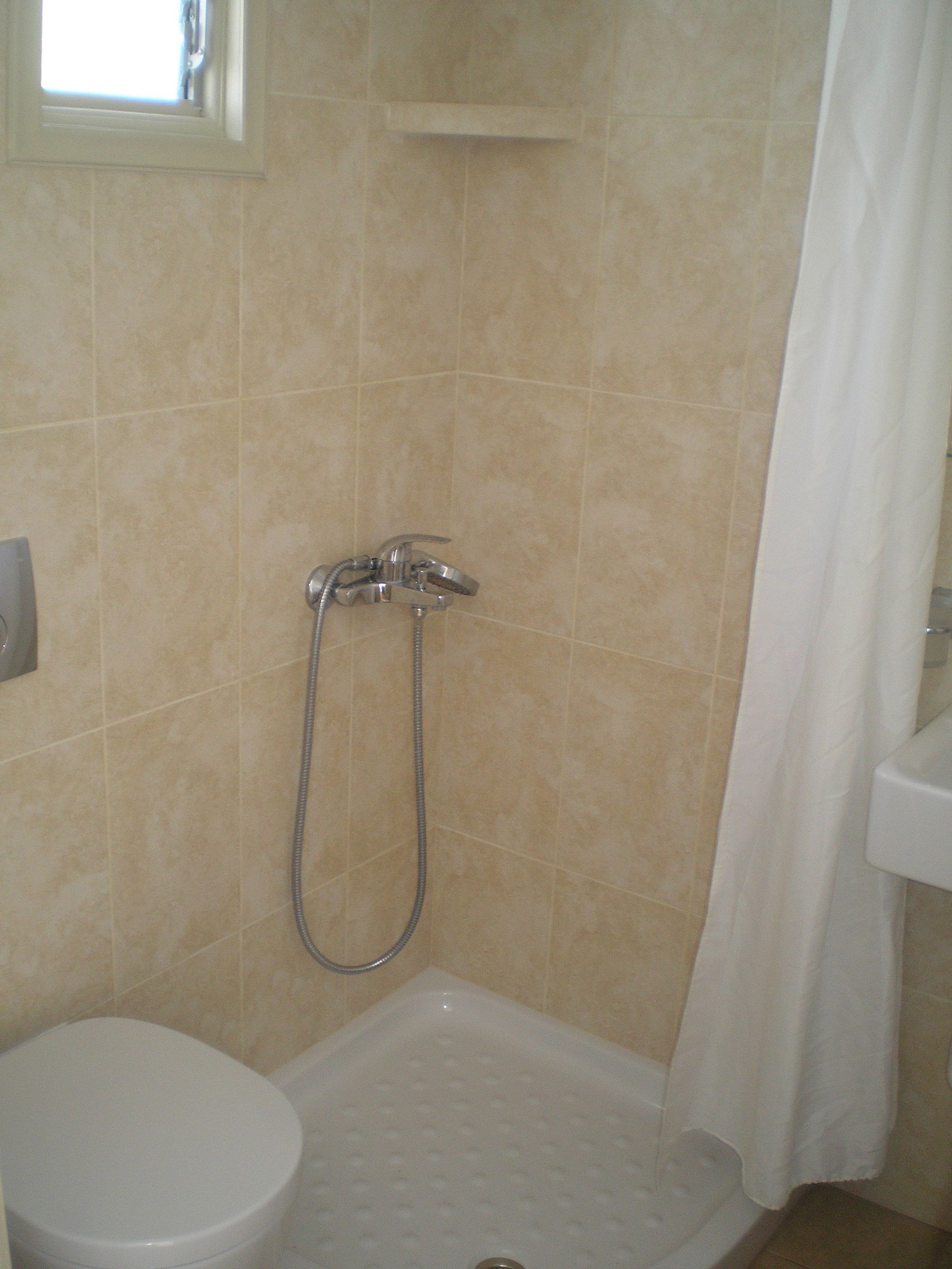 deluxe double or twin room, 1 double or 2 single beds | bathroom | shower, rainfall showerhead, hair dryer, towels