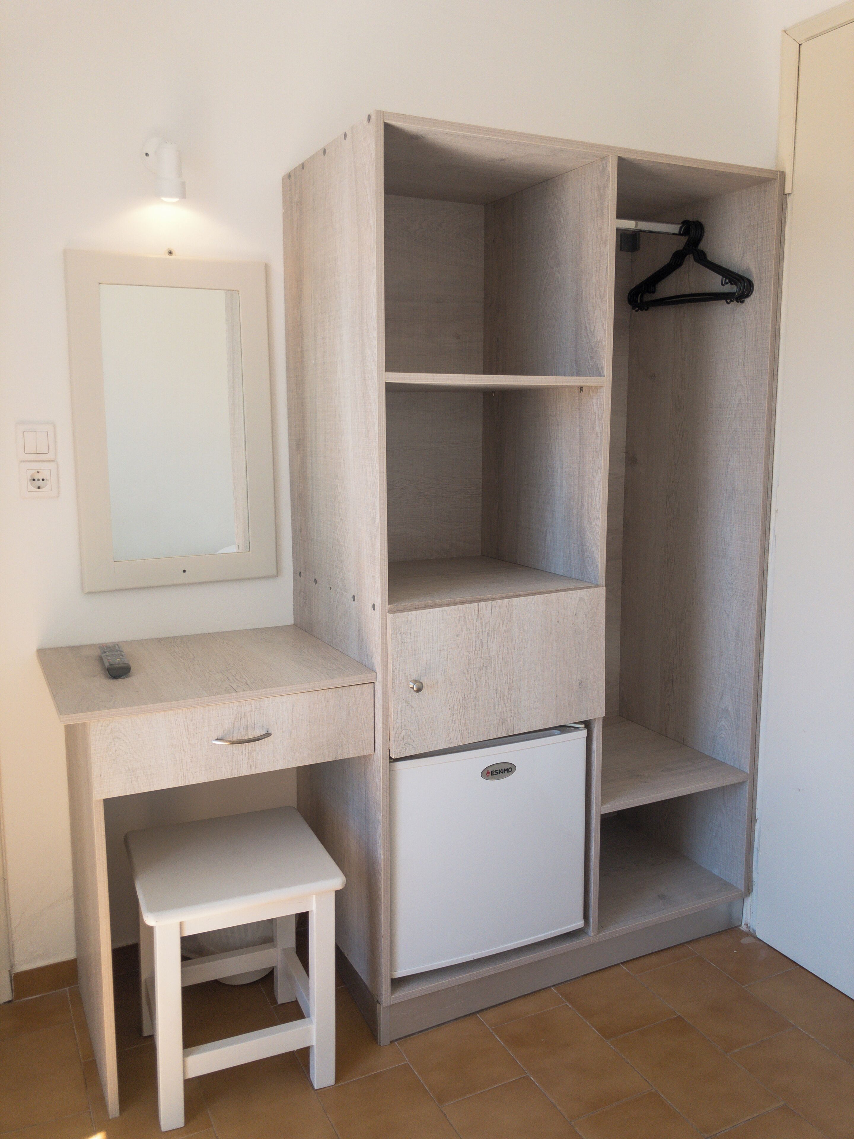 Habitación Deluxe con 1 cama matrimonial o 2 individuales, 1 cama matrimonial o 2 camas individuales | Caja de seguridad en la habitación y tabla de planchar con plancha 