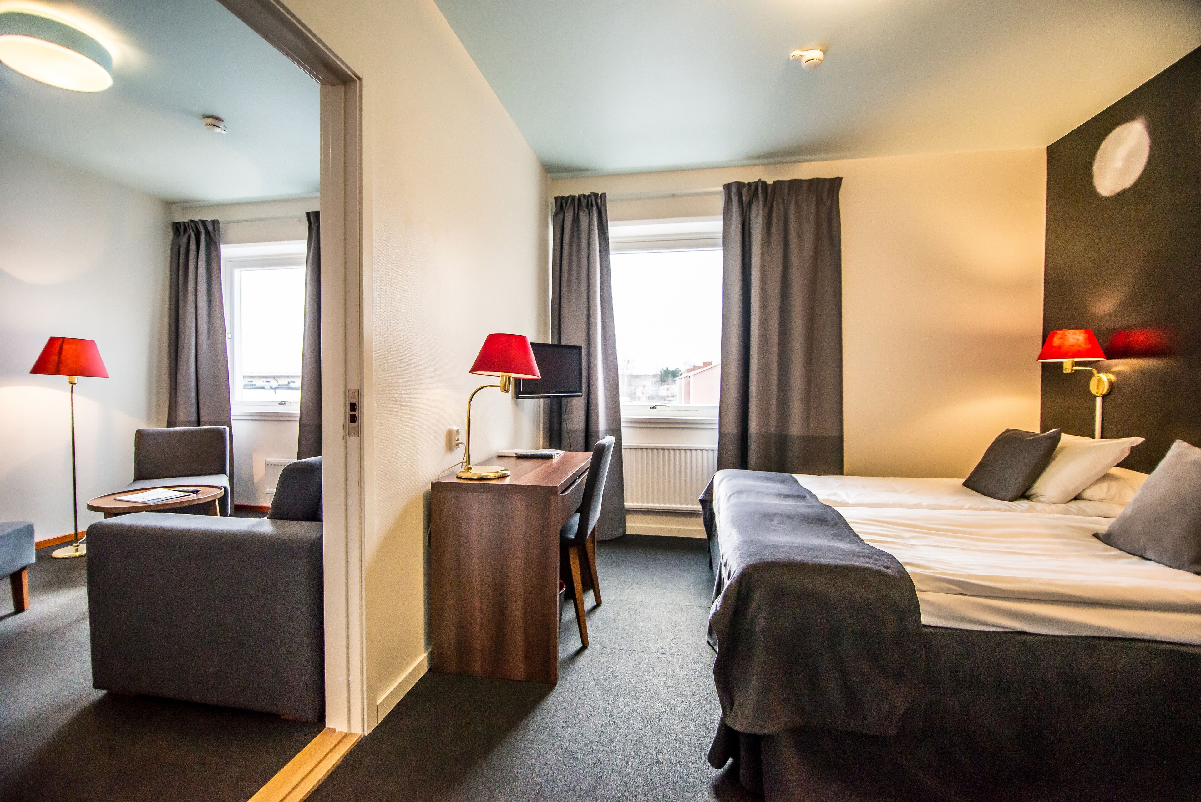 高级房 | 特色装修、特色家居、办公桌、隔音