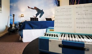 Individually decorated, individually furnished, desk, soundproofing