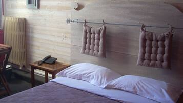 Quarto casal standard | Escrivaninha, Wi-Fi de cortesia, roupa de cama