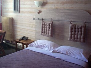 Standard-Doppelzimmer | Schreibtisch, kostenloses WLAN, Bettwäsche