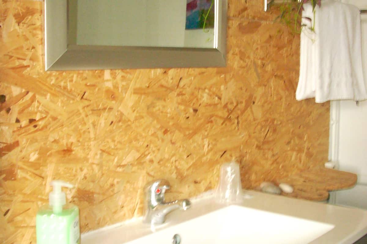 superior double room | bathroom | shower, free toiletries, hair dryer, towels