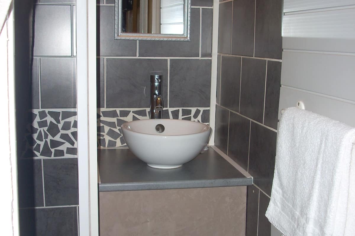 superior double room | desk, free wifi, bed sheets