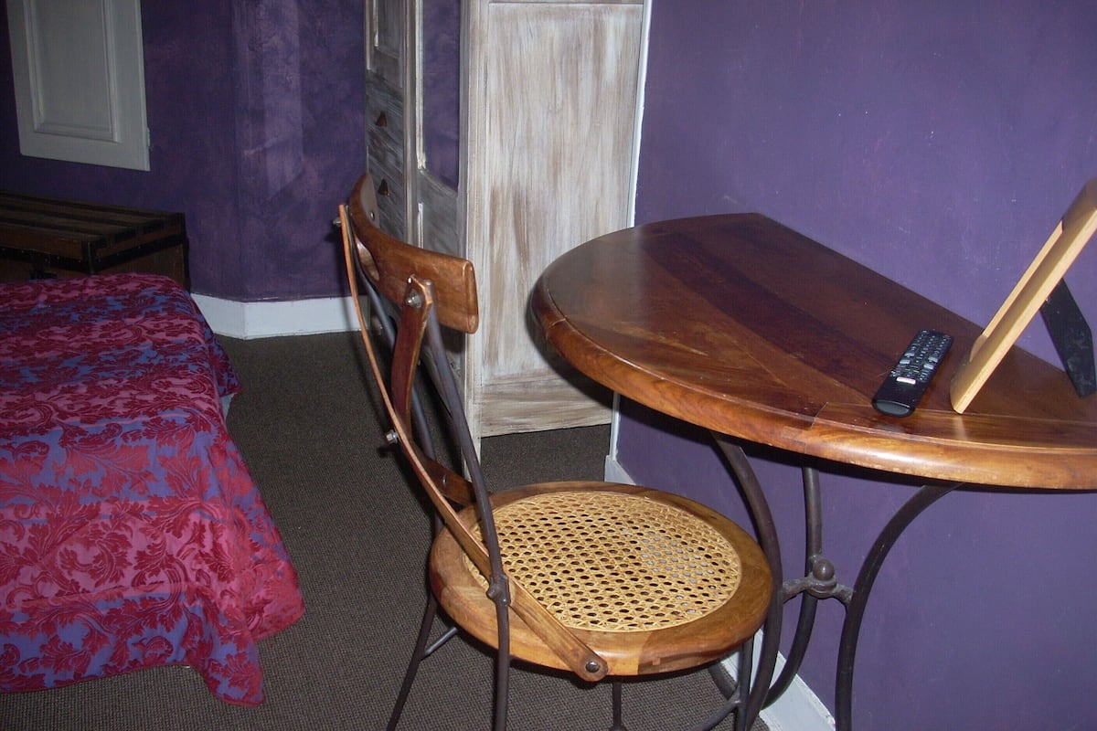 standard single room | desk, free wifi, bed sheets