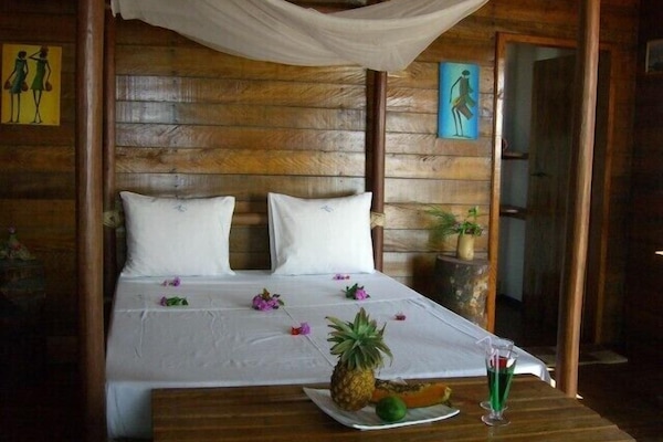 Comfort Bungalow | Premium bedding, minibar, in-room safe, cribs (free)