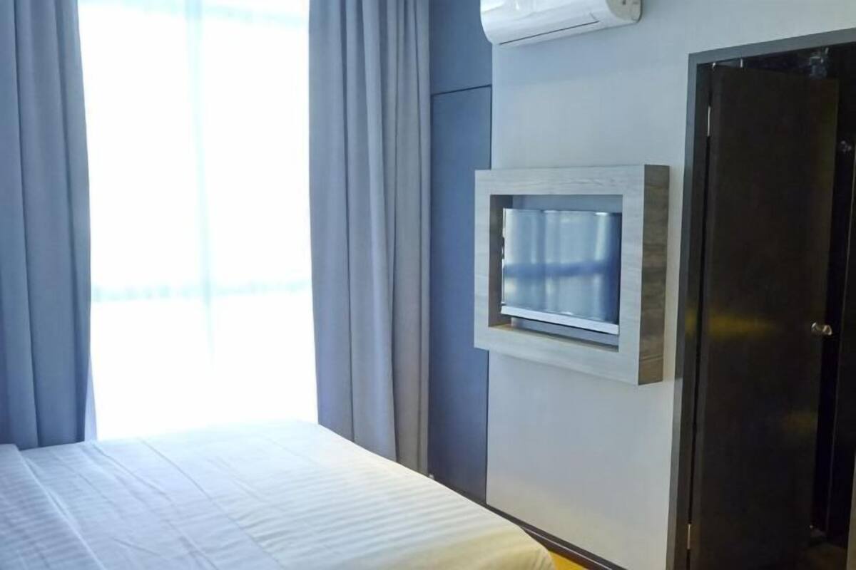 Desk, iron/ironing board, free WiFi