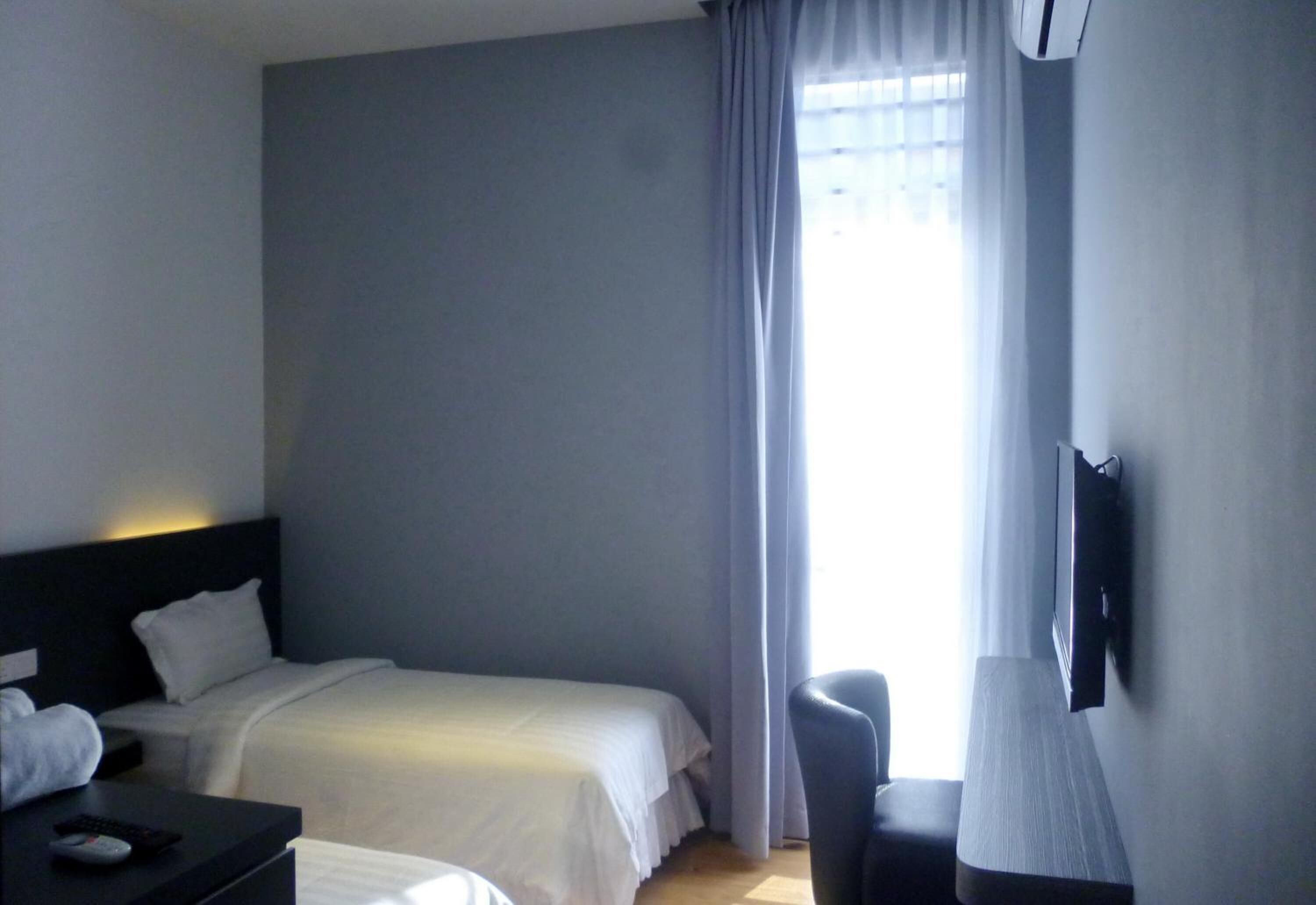 desk, iron/ironing board, free wifi