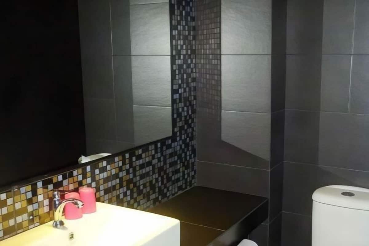 Banheiro | Chuveiro, toalhas de banho