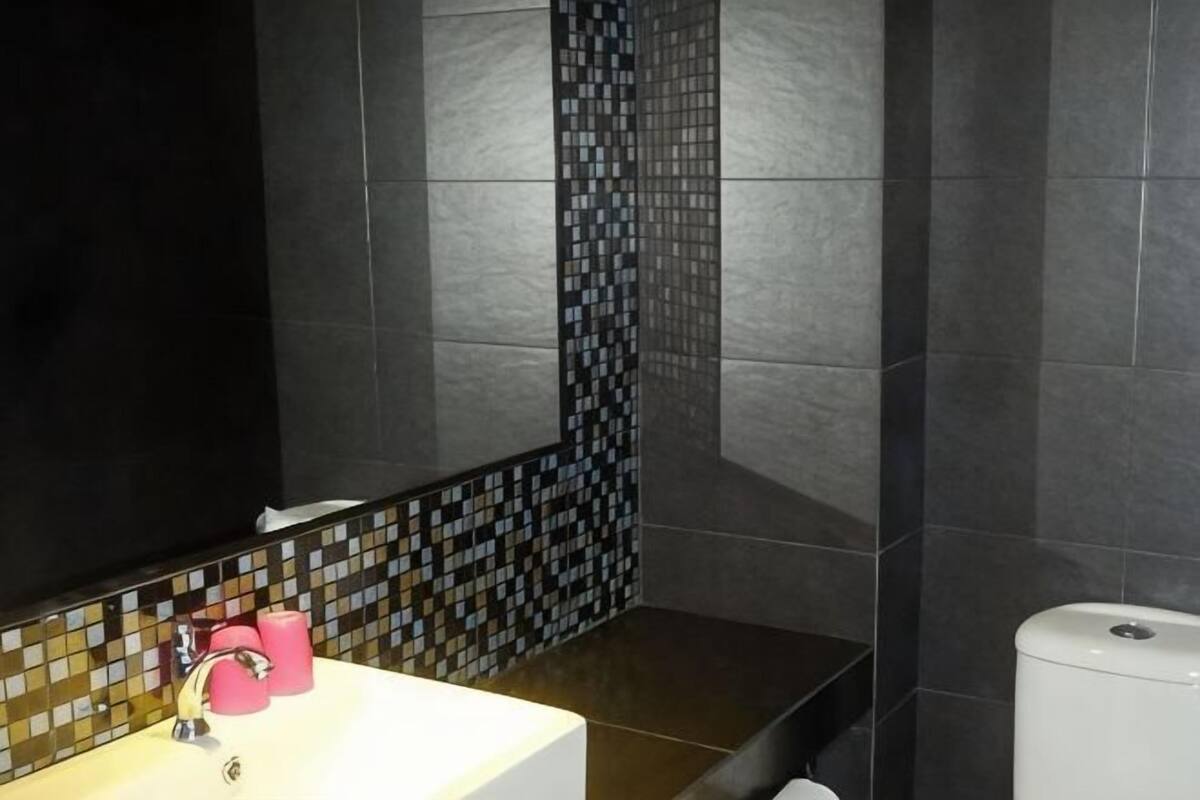 Shower, towels