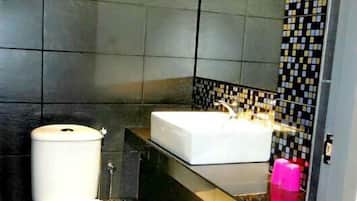 Superior Double Room | Bathroom