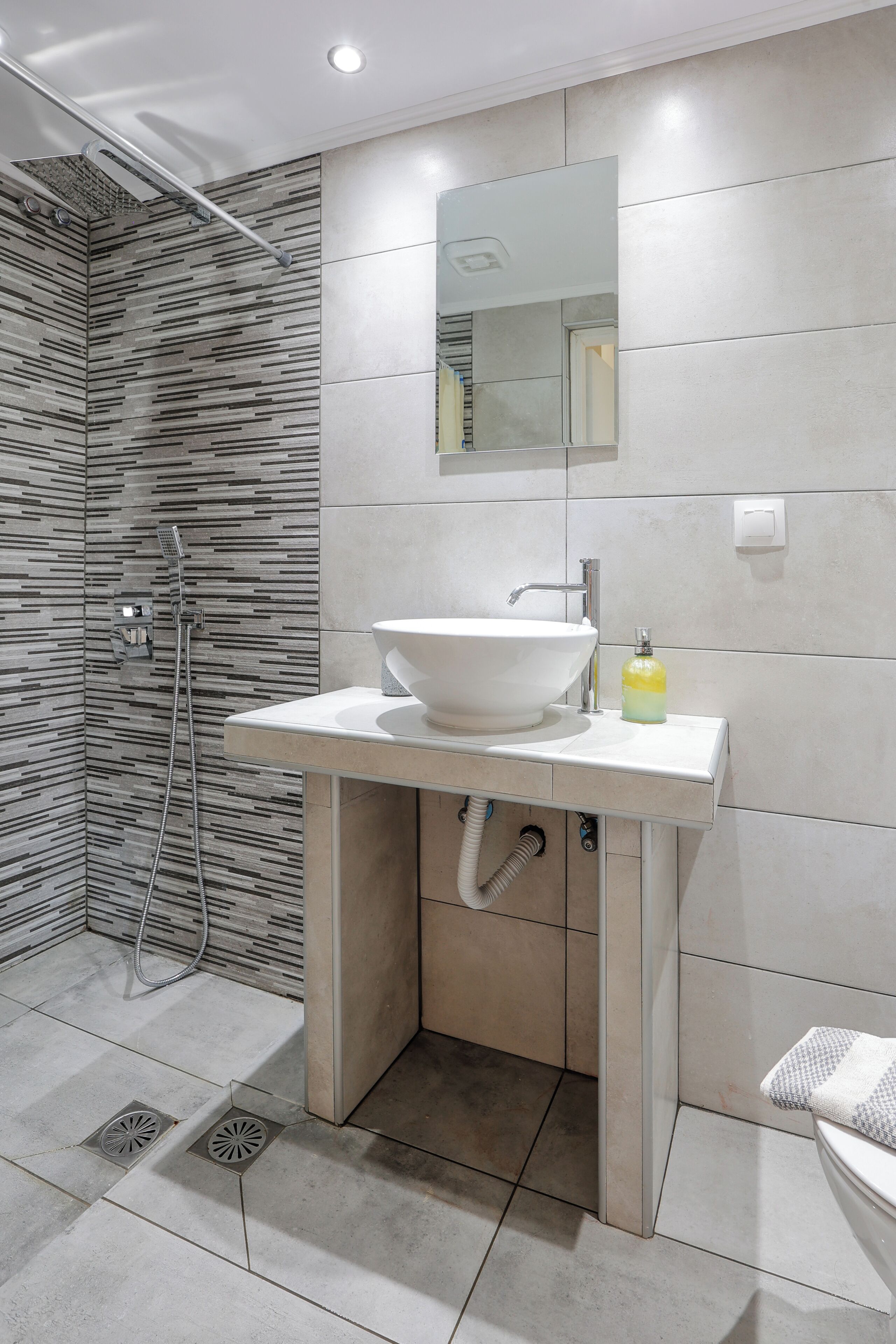 Basic Studio, Sea View (3 Adults ) | Bilik Mandi | Pancuran mandi, pengering rambut, tuala disediakan 