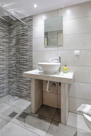 Bathroom - Ballas Apartments (Kefalonia)