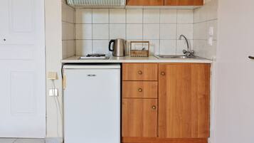 Estúdio básico, vista para o mar (3 Adults ) | Cozinha privada | Geladeira, cooktop, chaleira elétrica
