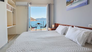 Deluxe Double or Twin Room, Sea View | Hypo-allergenic bedding, free WiFi