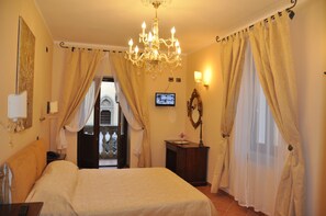 Double Room, 1 Double Bed | Minibar, desk, free WiFi, bed sheets - Hotel Sgroi (Laureana Cilento)