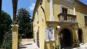 Esterni
