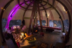 Free daily buffet breakfast - Eco Bivouac Village D'Igloo - Campground (Saint-Jorioz)