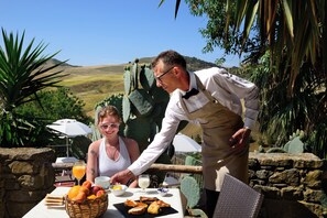 Daily continental breakfast (EUR 10 per person) - Agriturismo Villa Dafne (Alia)