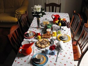 Desayuno bufé gratuito y diario