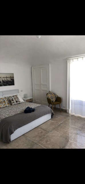 Kamar Double Standar, balkon | Seprai premium, meja kerja, tempat tidur bayi gratis, dan Wi-Fi gratis