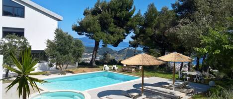 Outdoor pool, an infinity pool