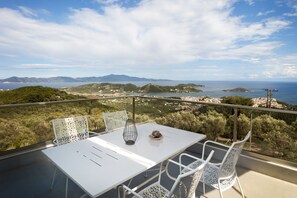 Deluxe Suite, Sea View | Balcony