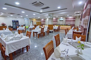 Free daily full breakfast - Yuan Sheng Hotel (Mandalay)