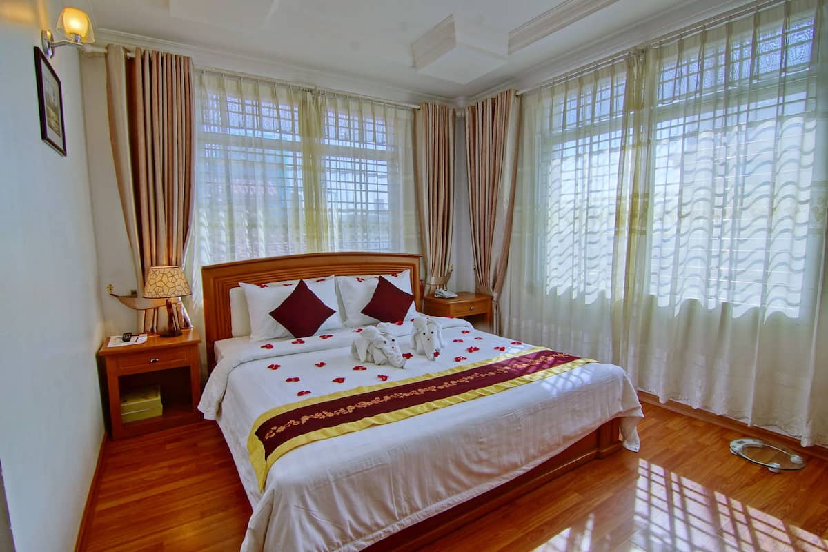 Superior Double Room | Minibar, in-room safe, desk, blackout curtains