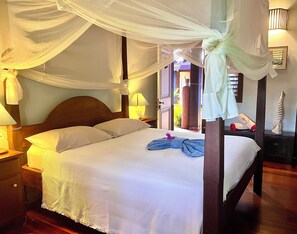 Skrivebord, wi-fi (inkludert) og sengetøy