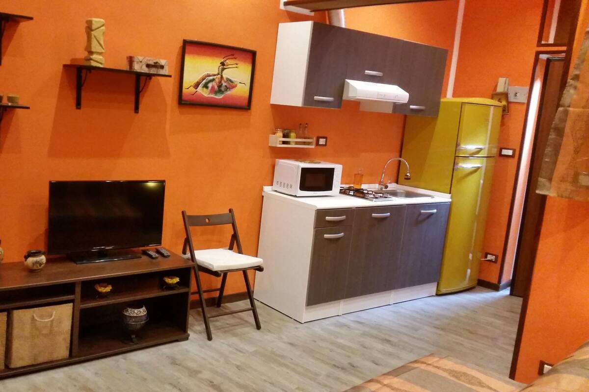 Appartamento Design, fumatori, cucina | Cucina privata | Frigorifero con congelatore, microonde, piano cottura