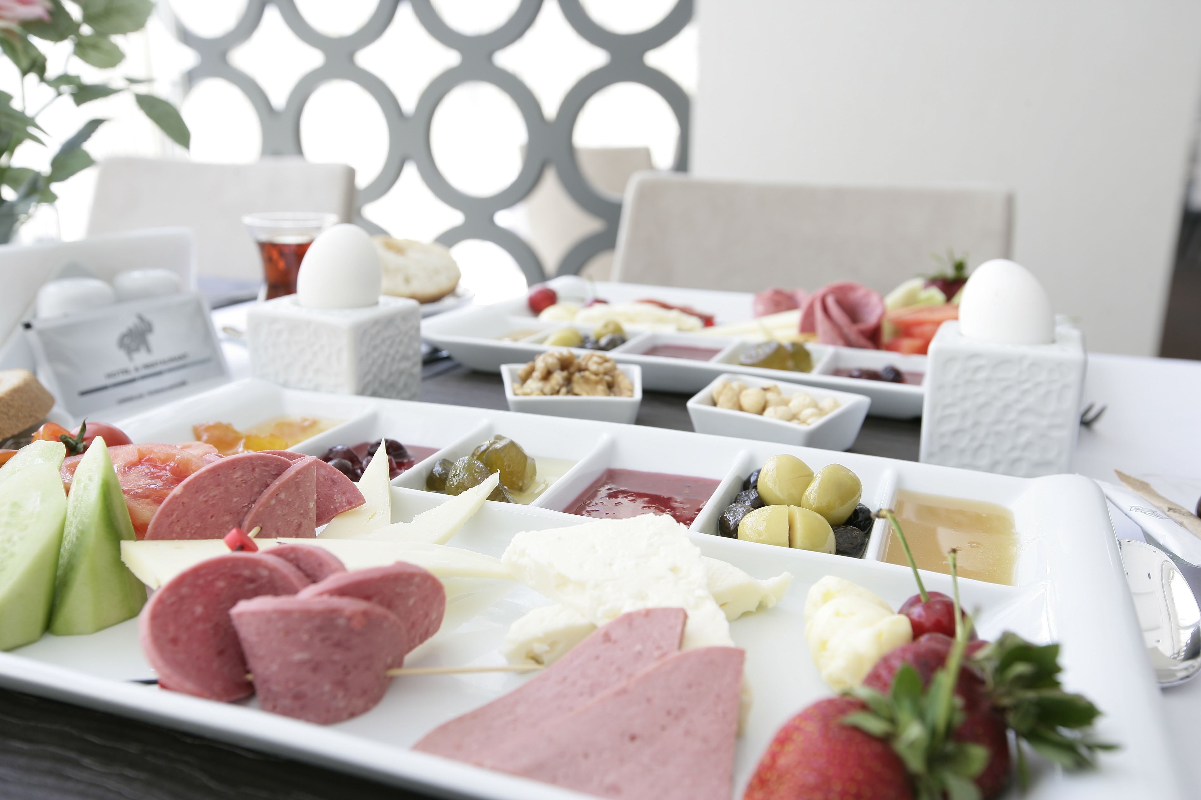 Buffet breakfast for a fee on weekends