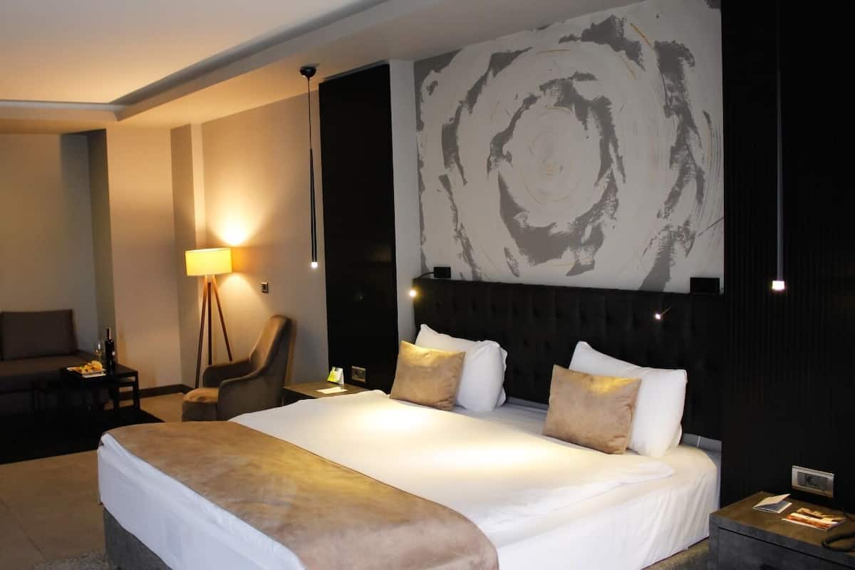 Comfort Quadruple Room | Premium bedding, minibar, in-room safe, desk