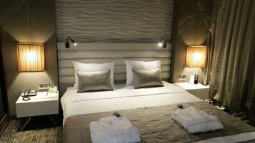 Premium bedding, minibar, in-room safe, desk