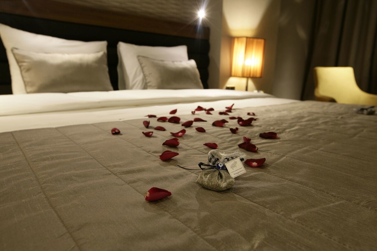 Ropa de cama de alta calidad y minibar 