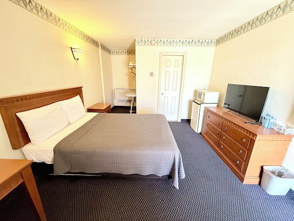 Courtyard Room, 1 Queen Bed, Non Smoking | Interior detail