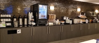 Best Western Plus Airport Inn & Suites