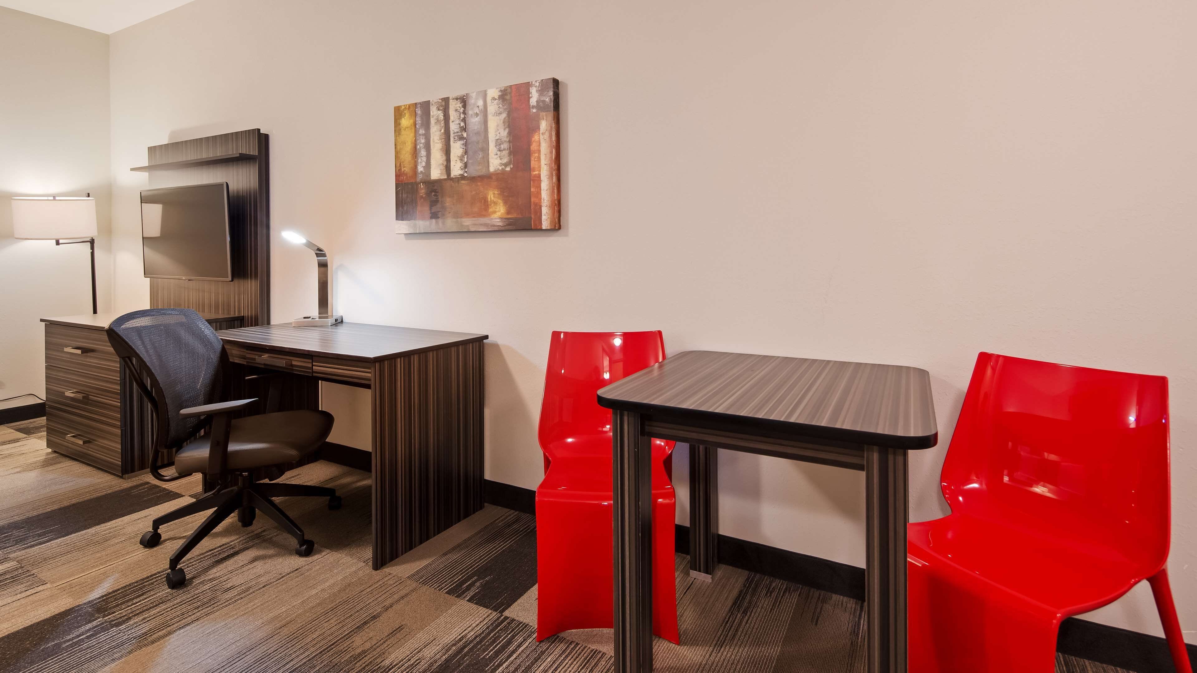 suite, 1 king bed, non smoking, kitchen (with sofabed, full kitchen) | 1 bedroom, pillow-top beds, desk, laptop workspace