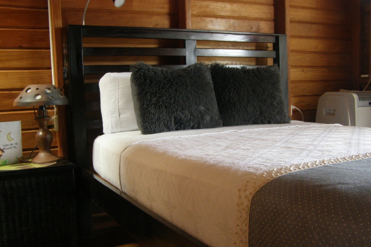 Room, Balcony | Premium bedding, in-room safe